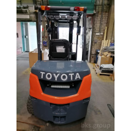 Вилочный дизельный погрузчик Toyota 3т
