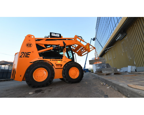 Универсальные погрузчики с бортовым поворотом АМКОДОР 211E, 211Е-01, 211Е-02