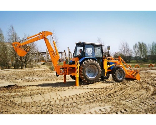 Экскаватор-погрузчик АМКОДОР 702ЕА